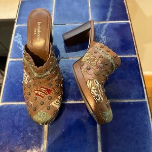Liz Claiborne Clogs/ Mules w/ 3.5” High Heels, Tapestry & Leather - sz 8 M